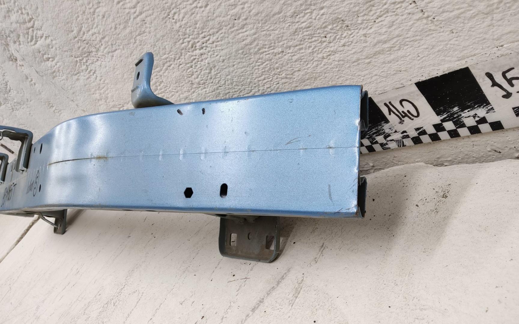 Усилитель переднего бампера