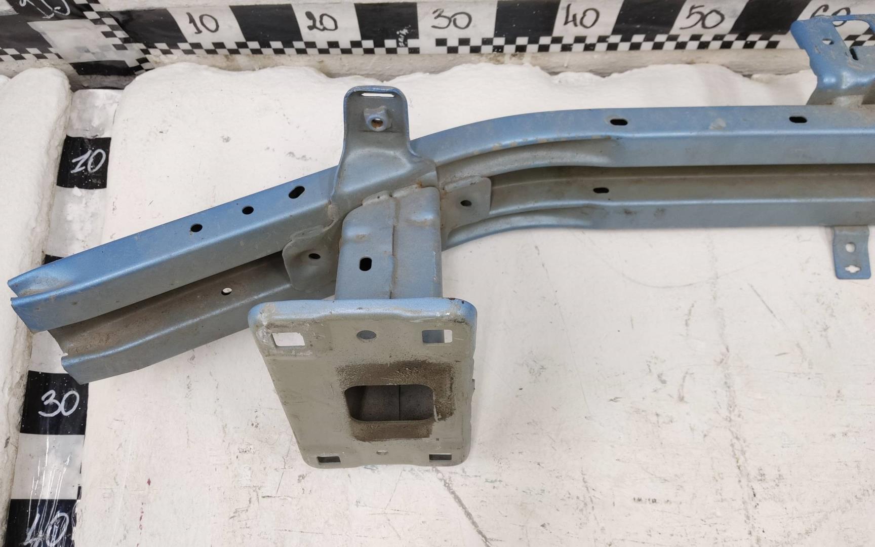 Усилитель переднего бампера