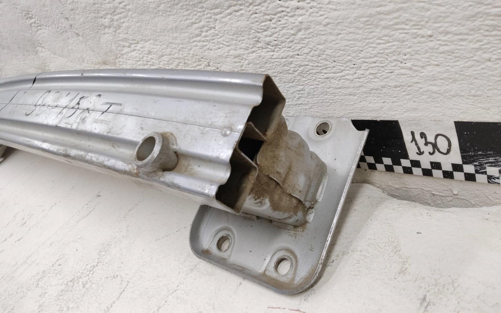 Усилитель заднего бампера