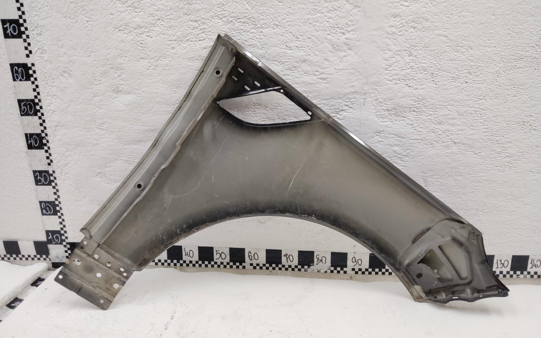 Крыло переднее левое