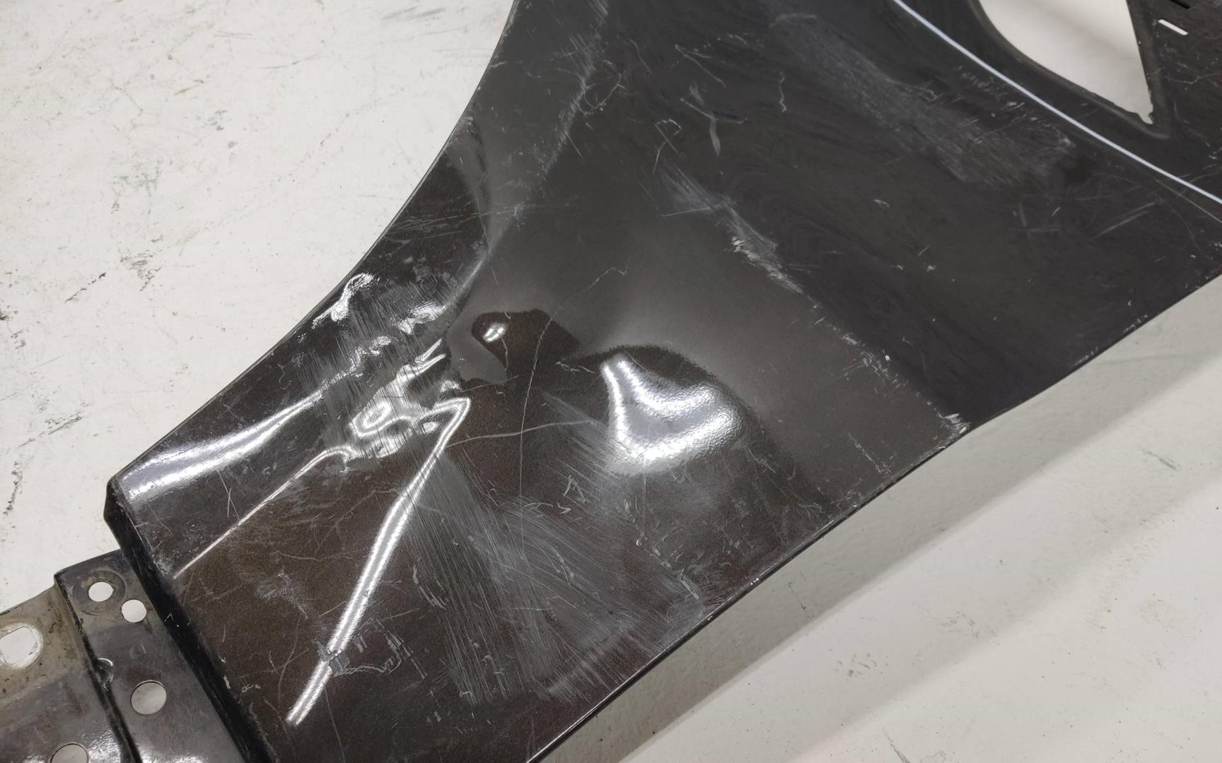 Крыло переднее левое