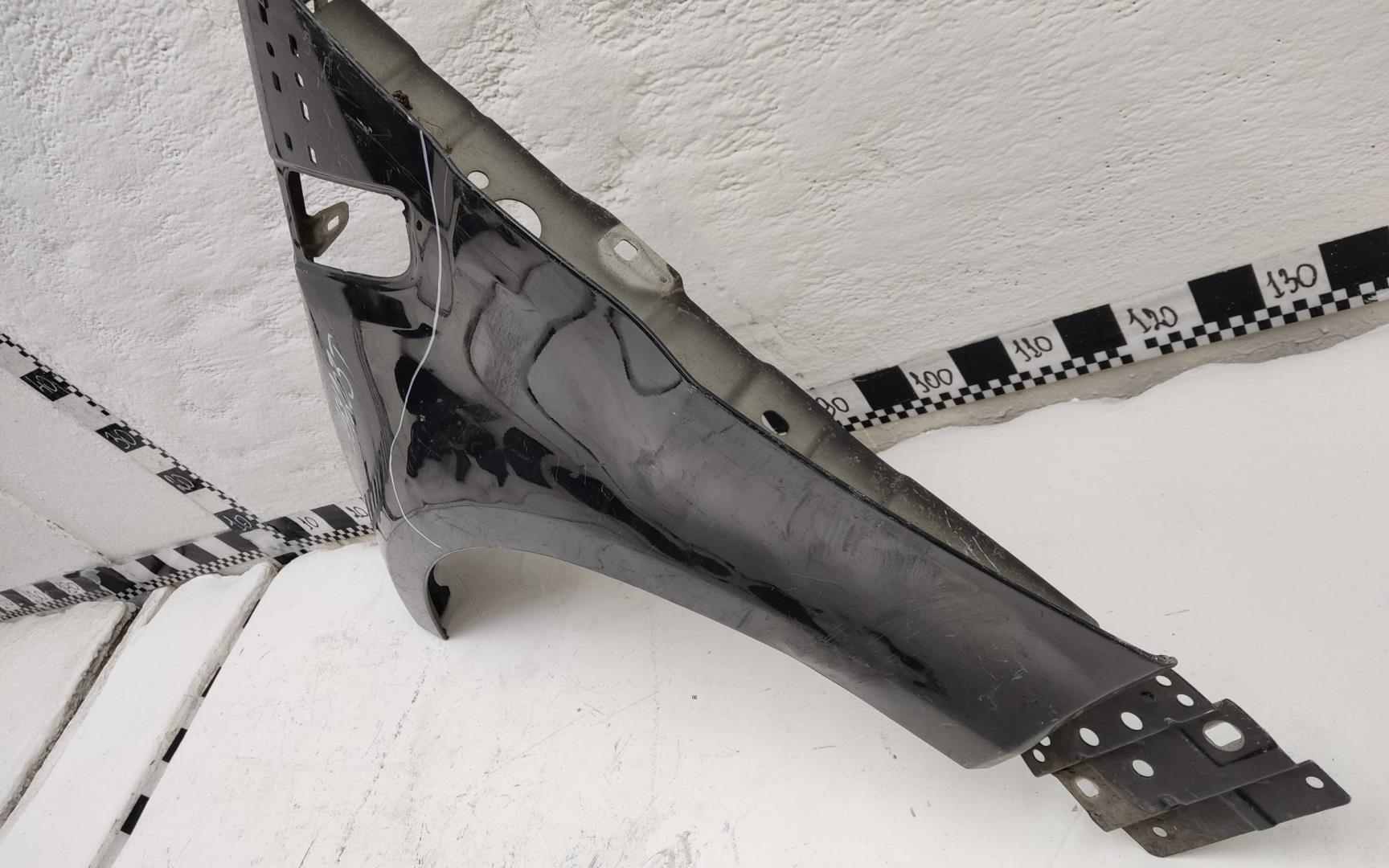 Крыло переднее левое