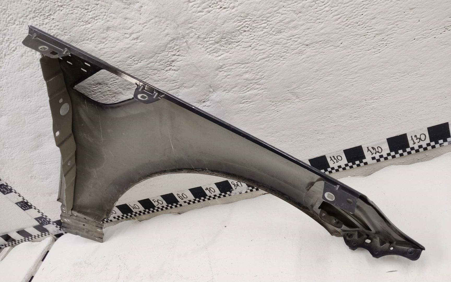 Крыло переднее левое