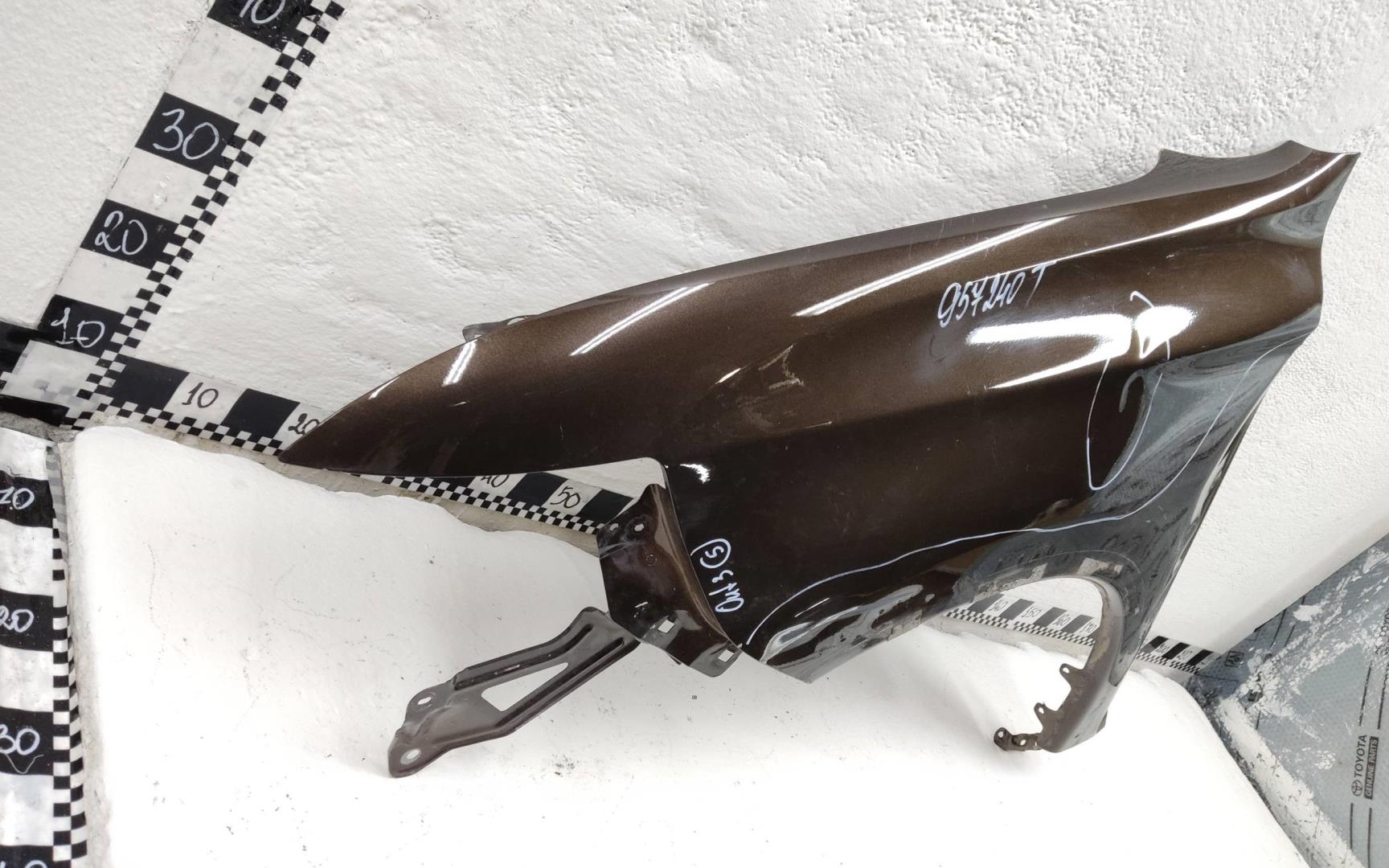 Крыло переднее левое