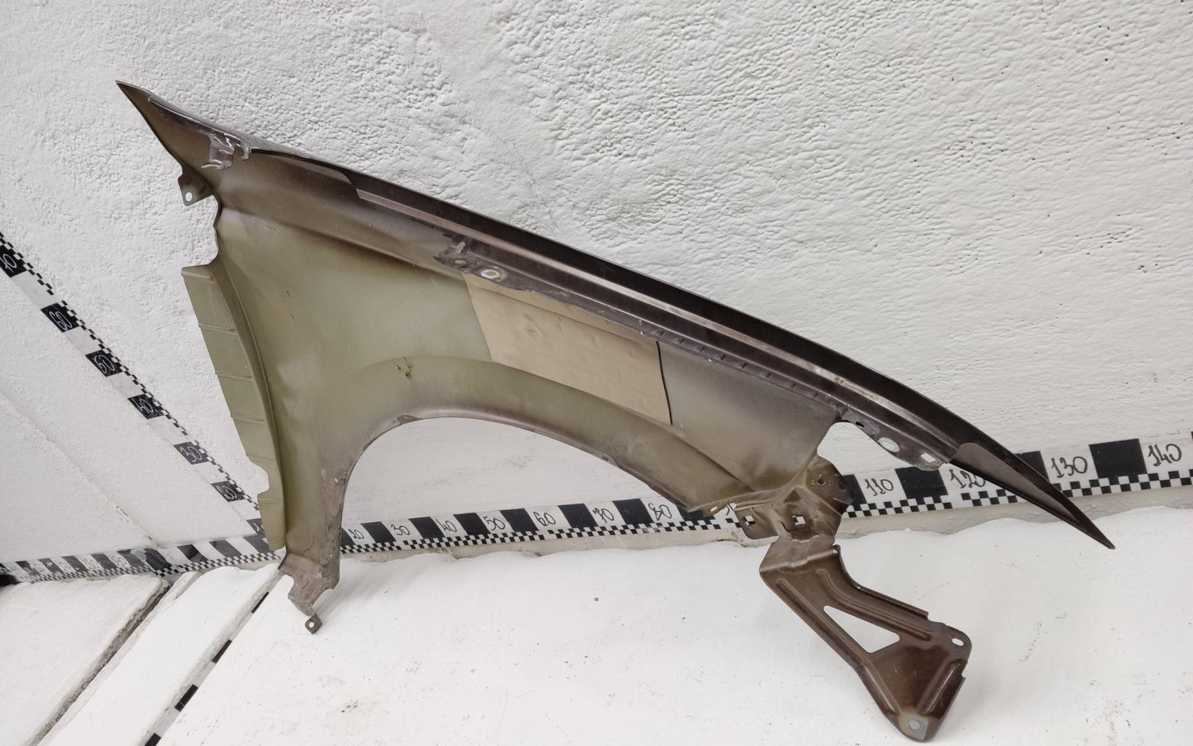 Крыло переднее левое