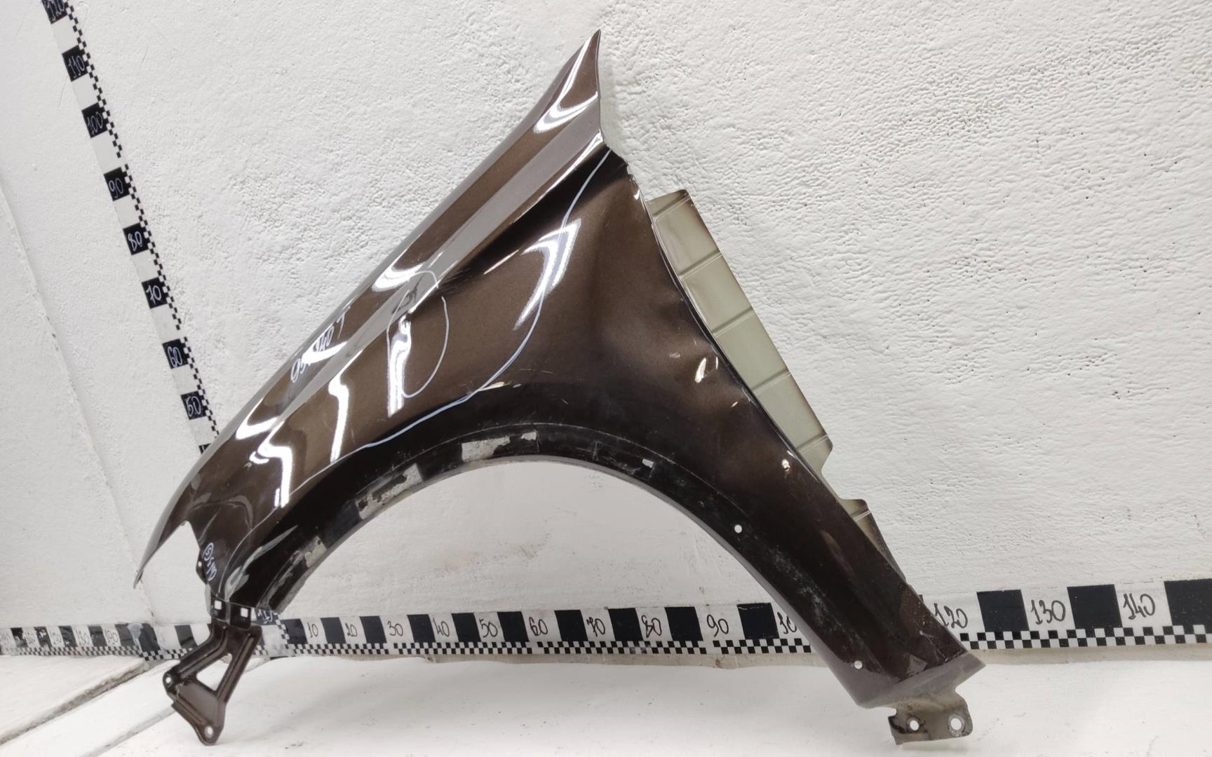Крыло переднее левое