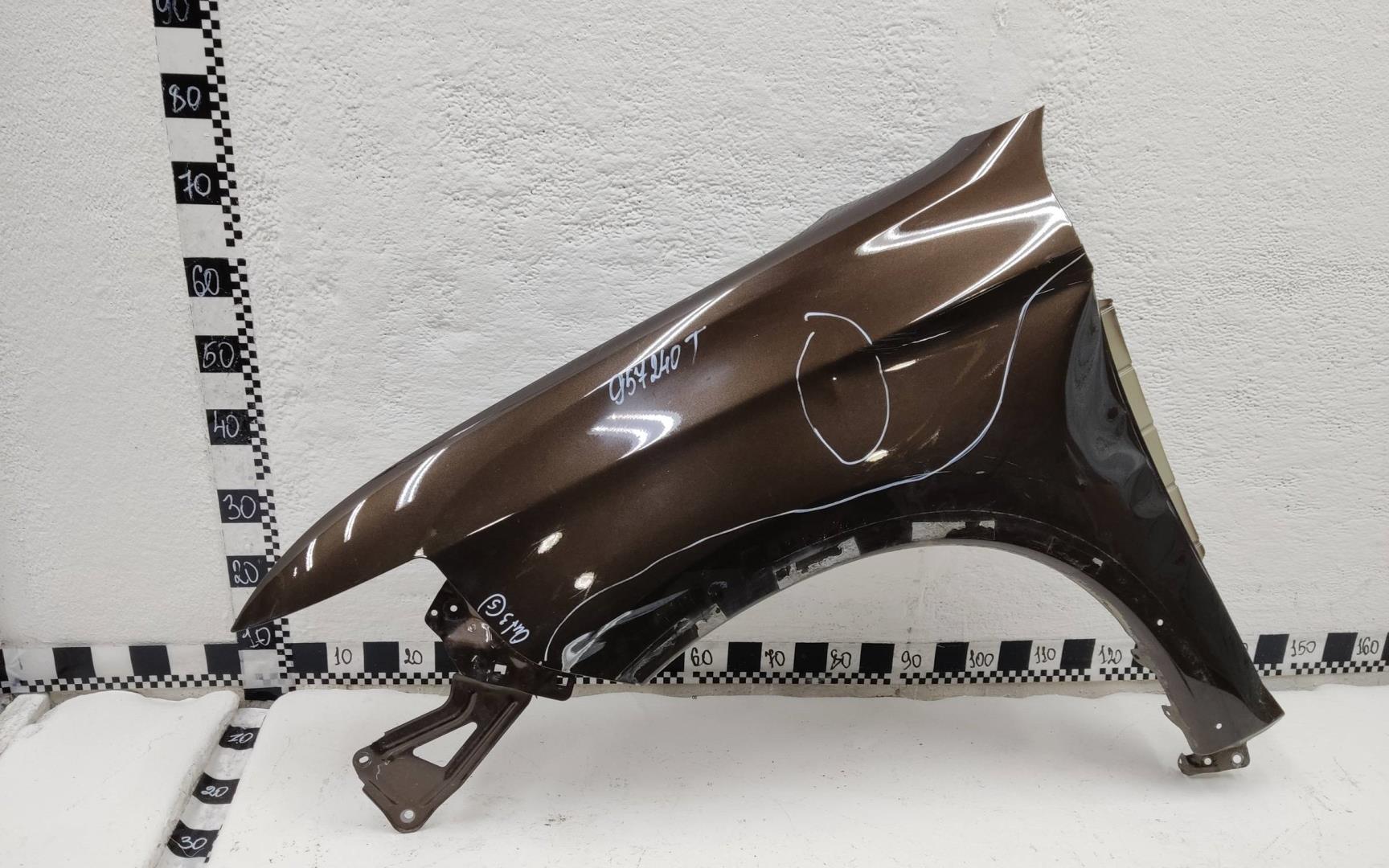 Крыло переднее левое