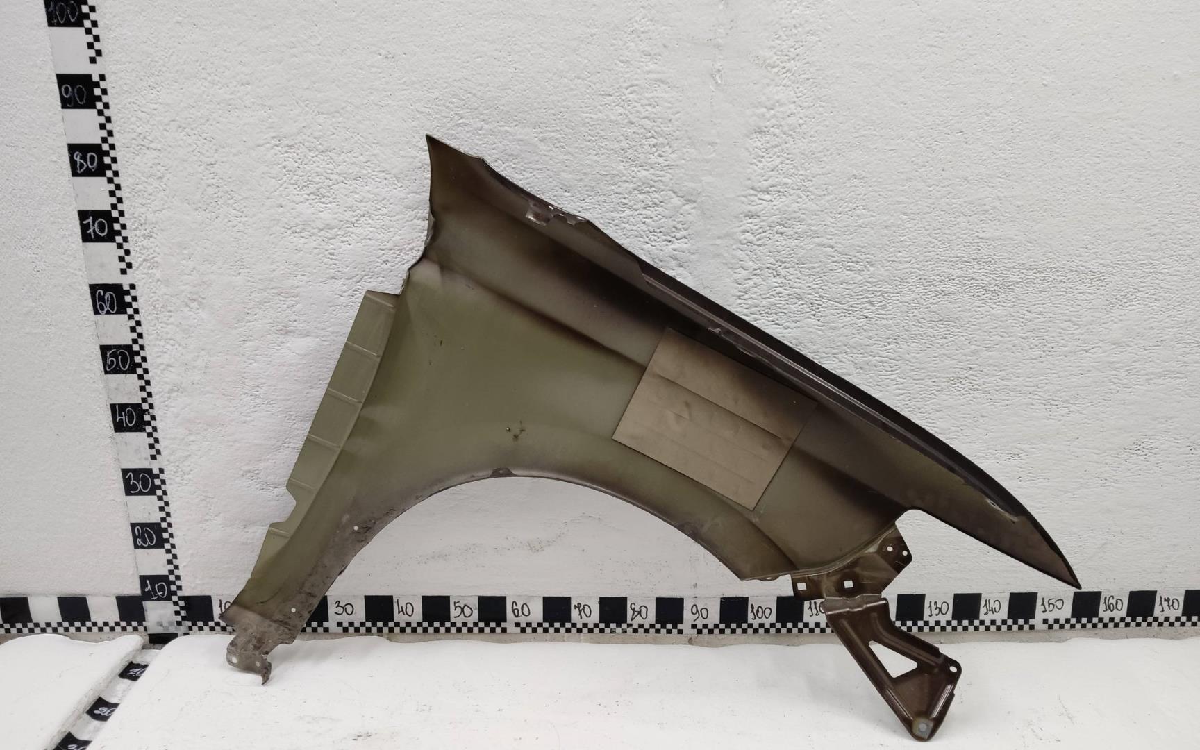 Крыло переднее левое