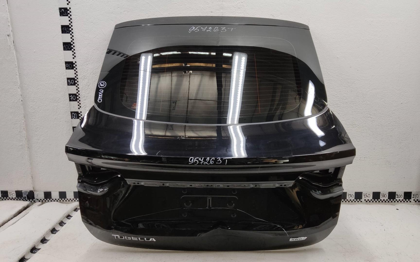 Стекло двери багажника