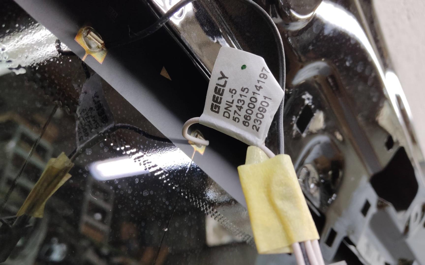 Стекло двери багажника