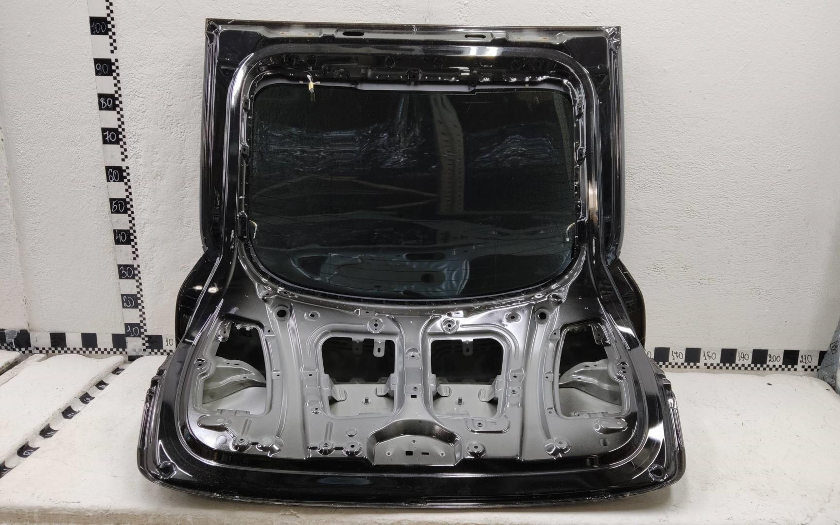 Стекло двери багажника