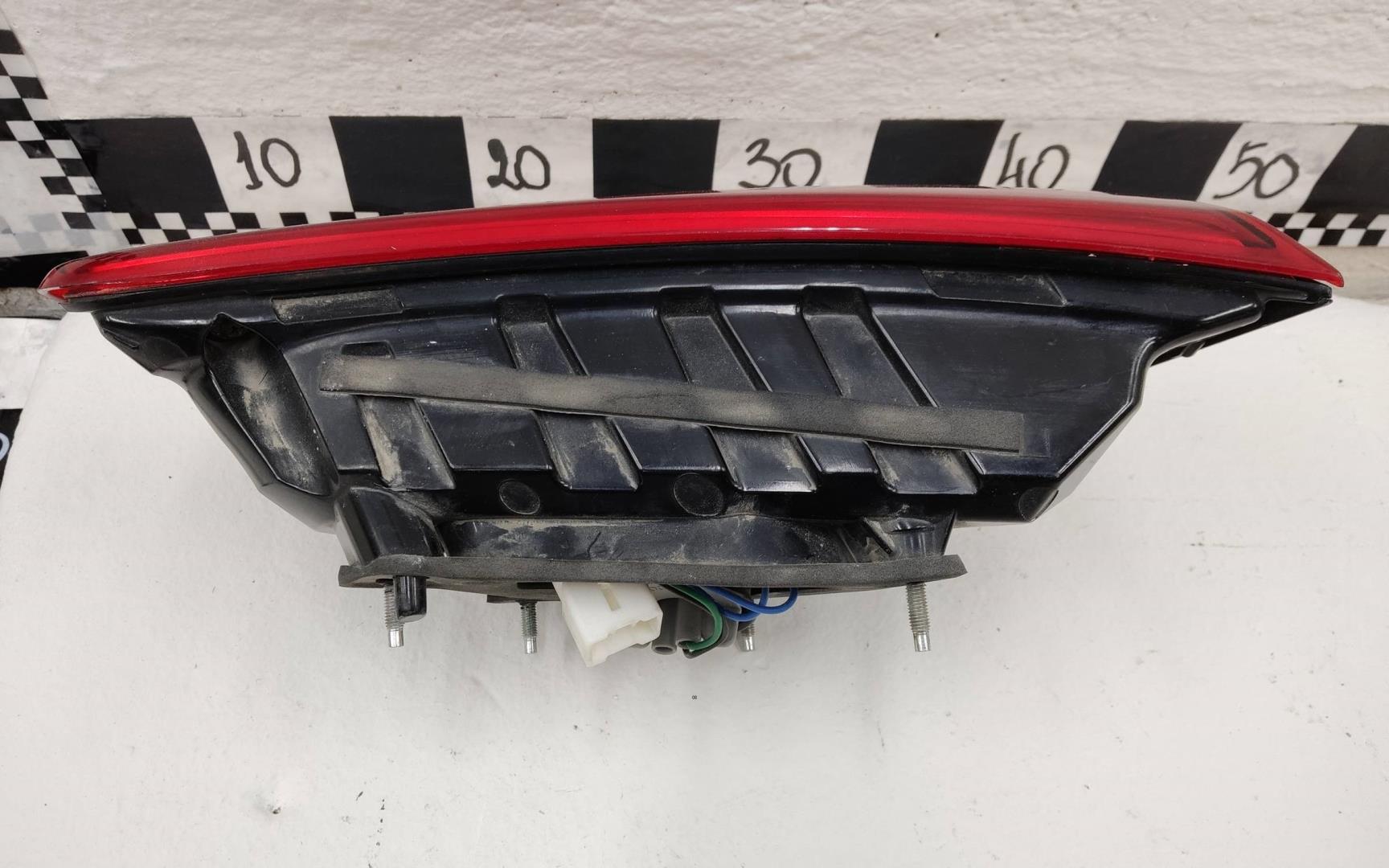 Фонарь задний внутренний левый