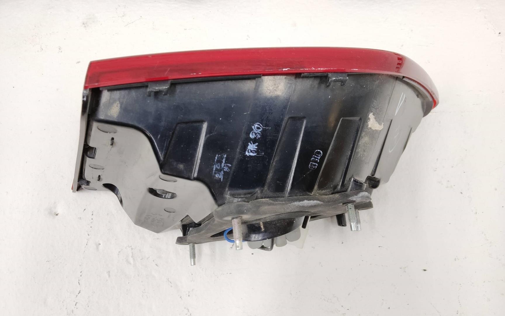 Фонарь задний внутренний левый