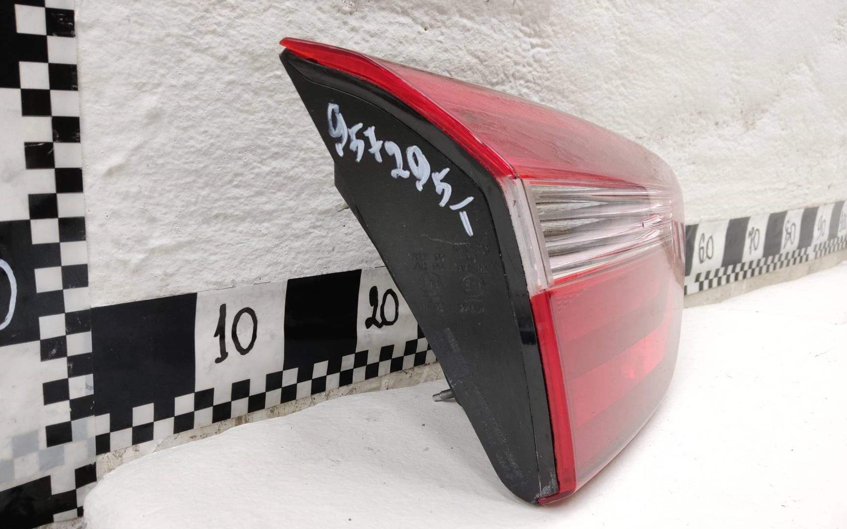 Фонарь задний внутренний левый