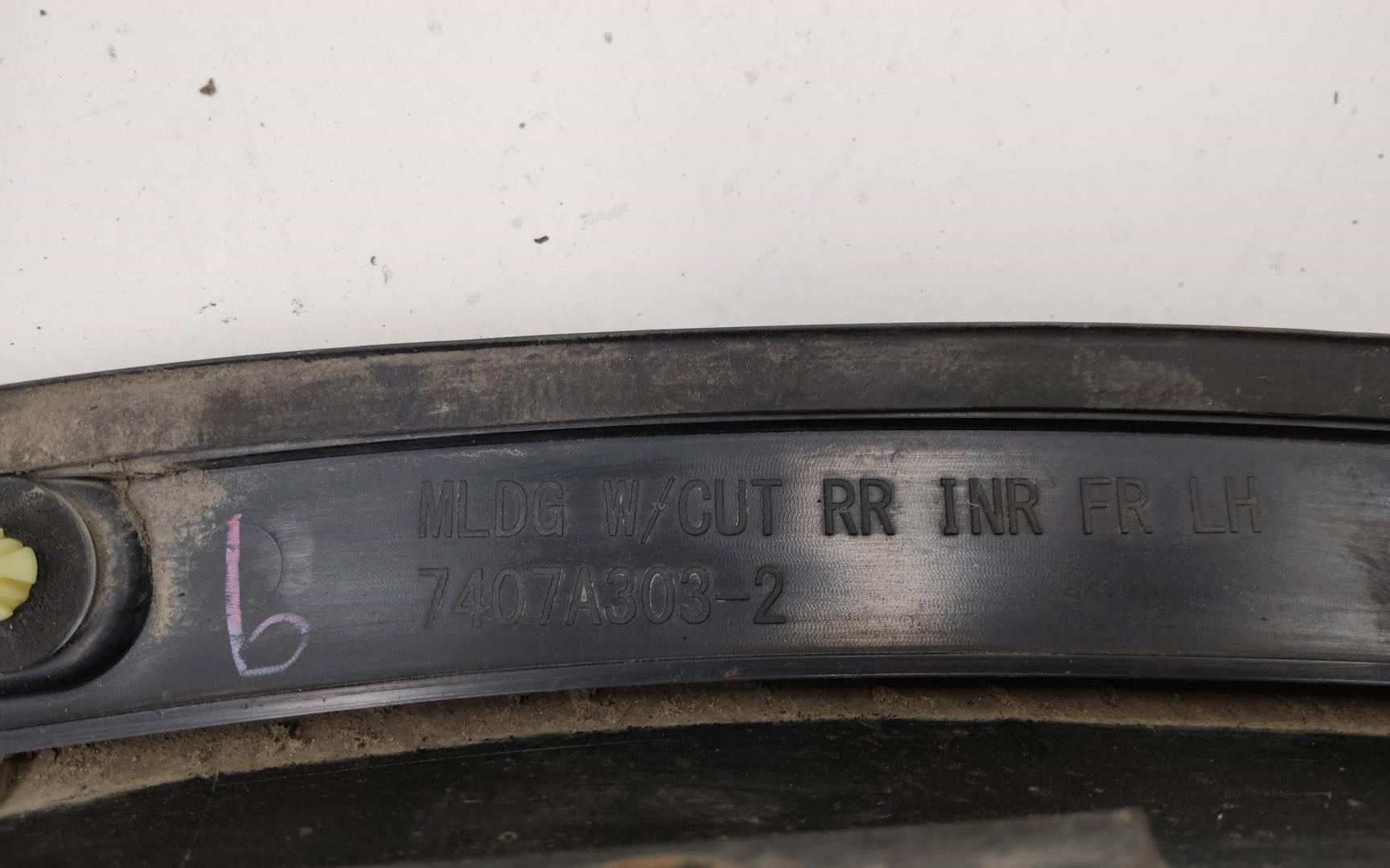 Накладка заднего крыла левого