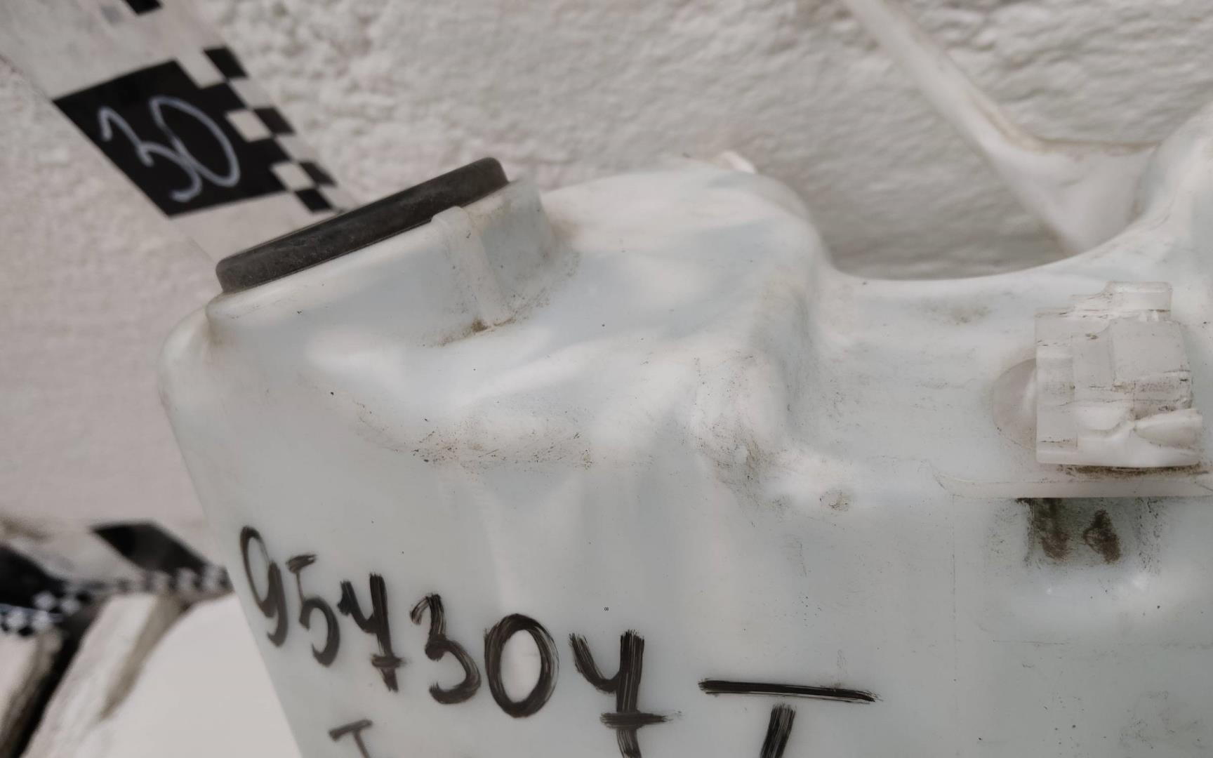 Бачок омывателя лобового стекла