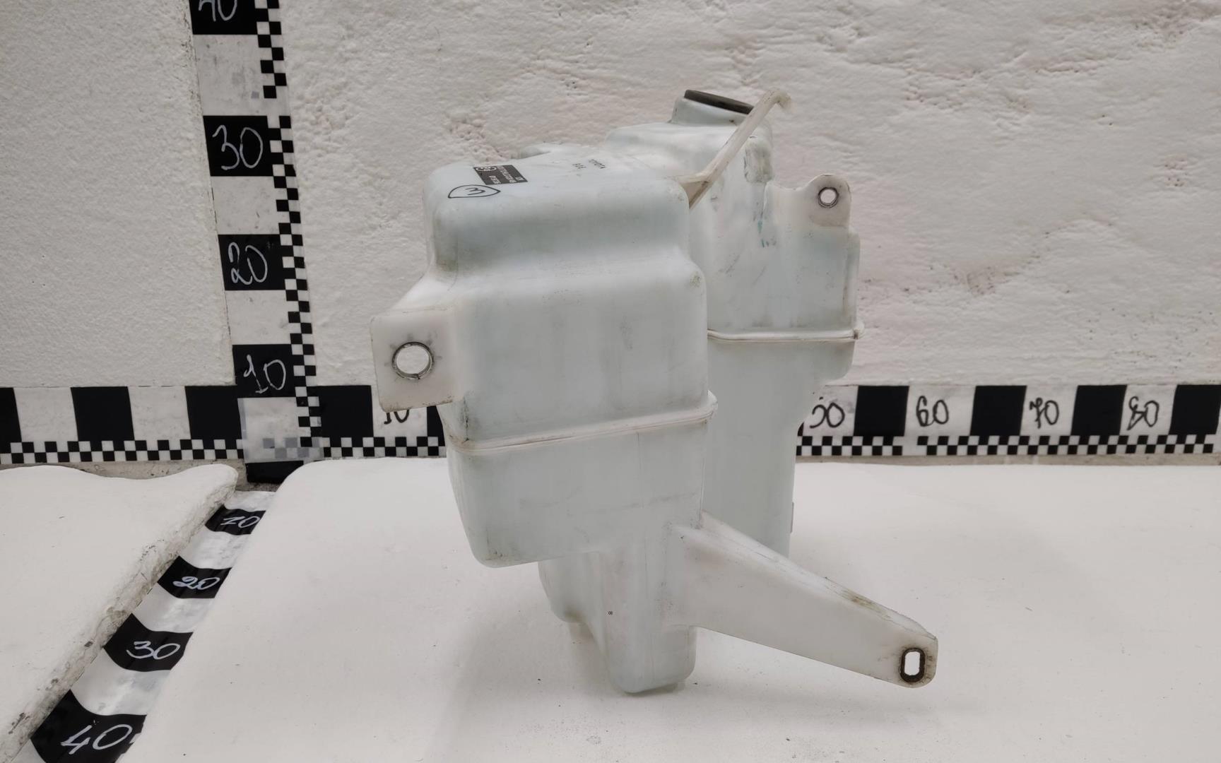 Бачок омывателя лобового стекла