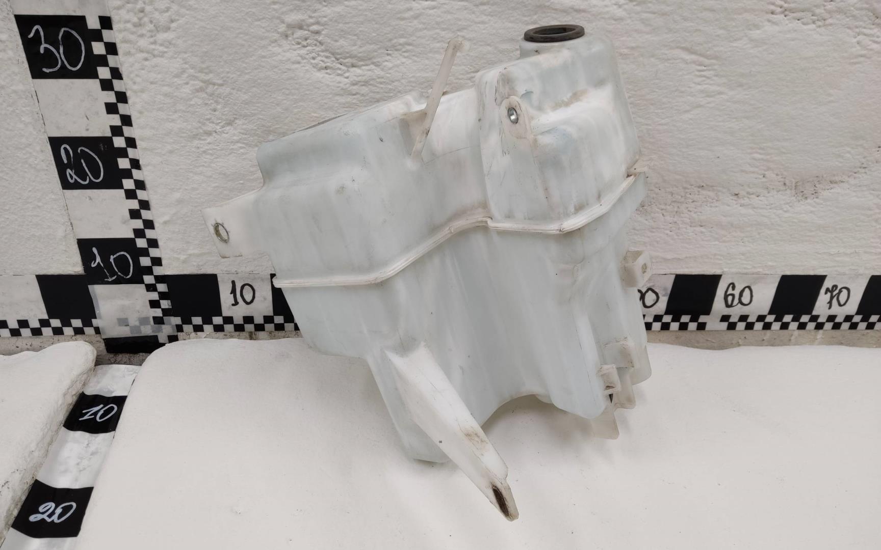 Бачок омывателя лобового стекла