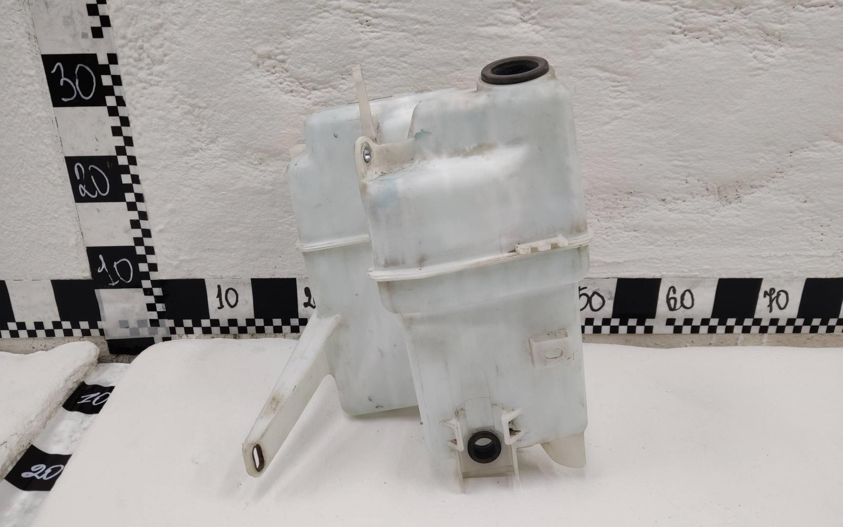 Бачок омывателя лобового стекла