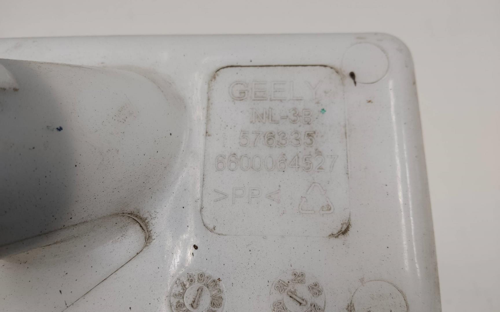 Бачок омывателя лобового стекла