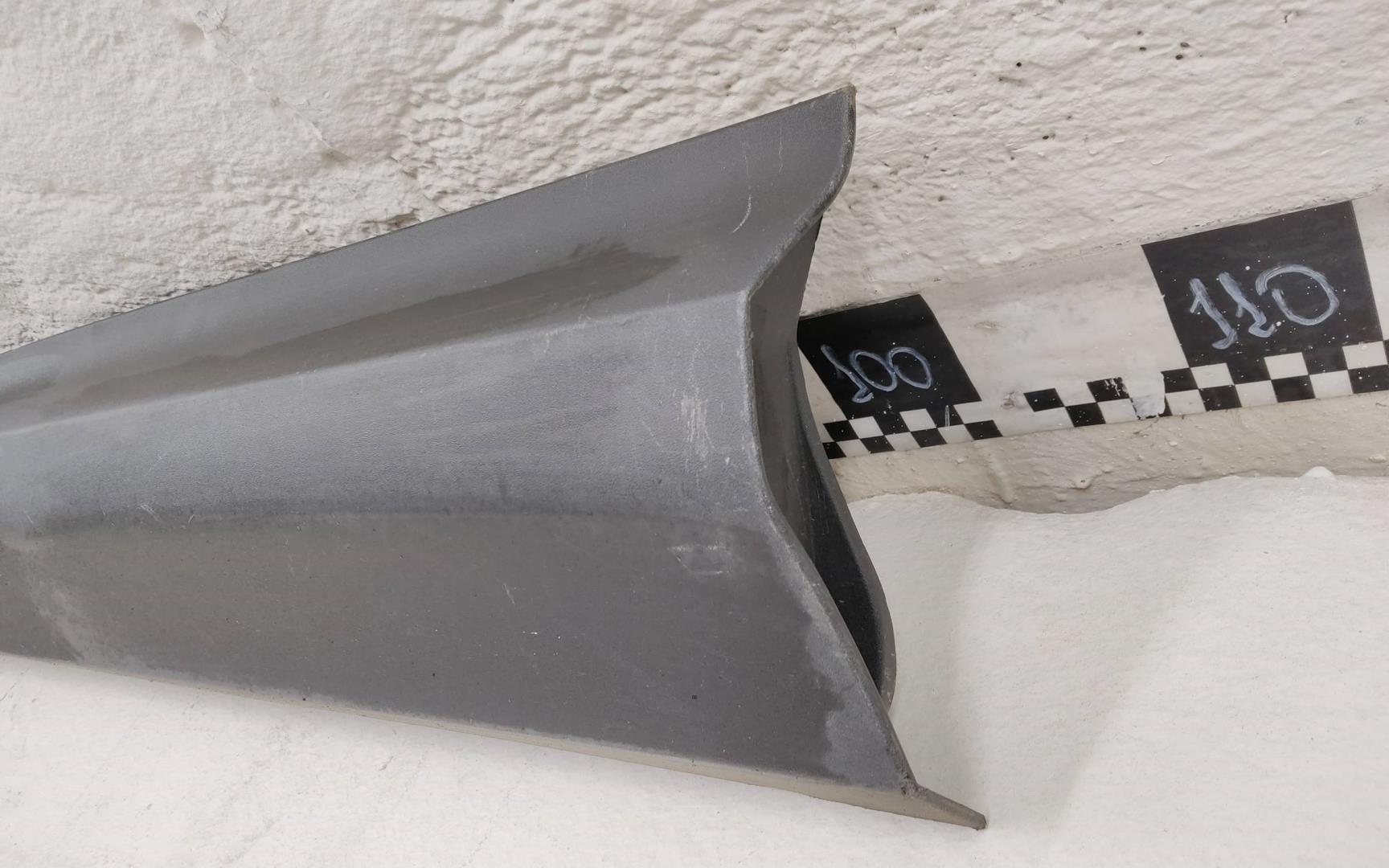 Накладка двери передней левой