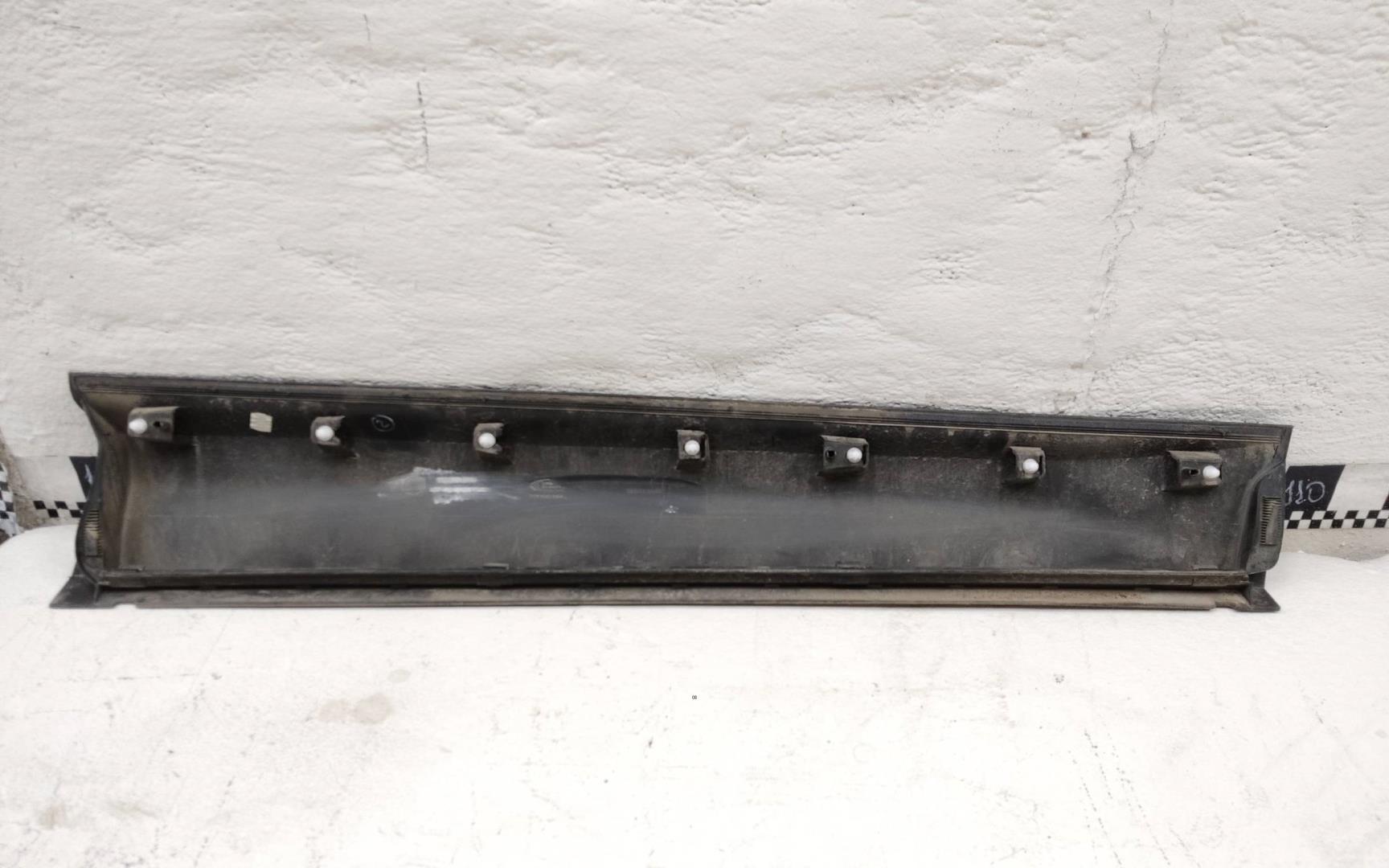 Накладка двери передней левой