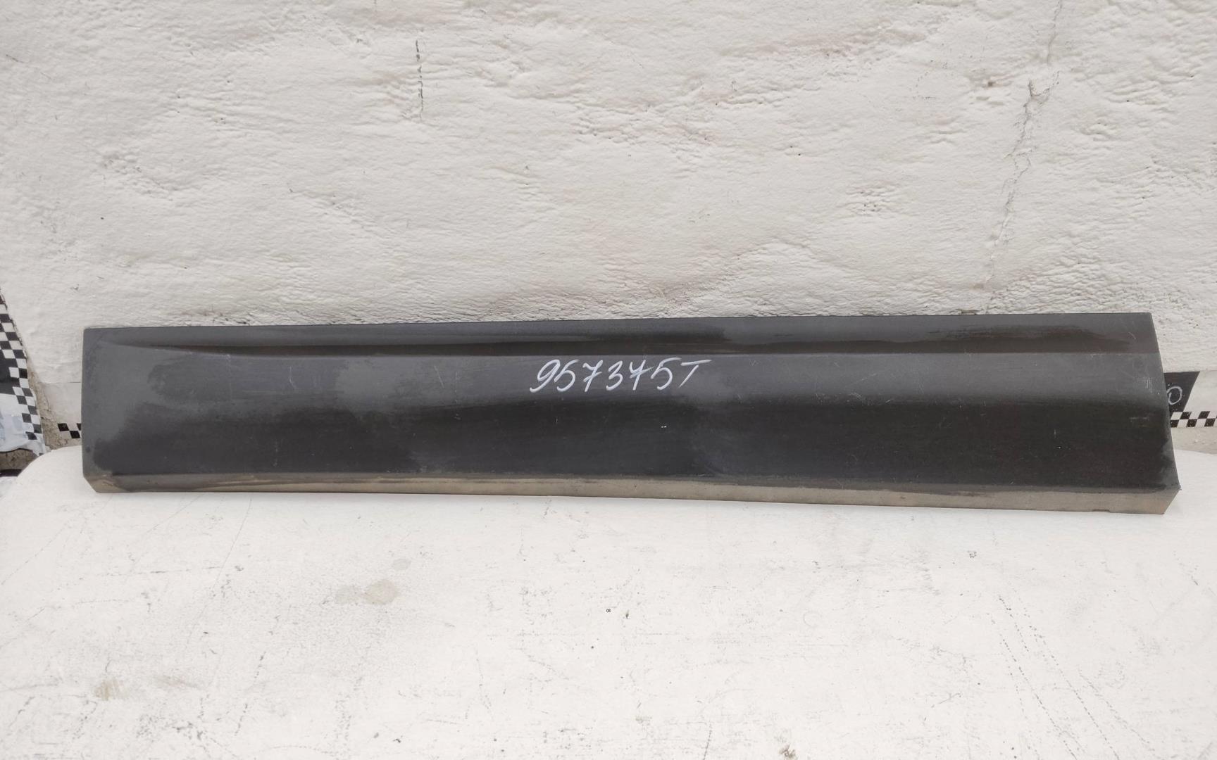 Накладка двери передней левой