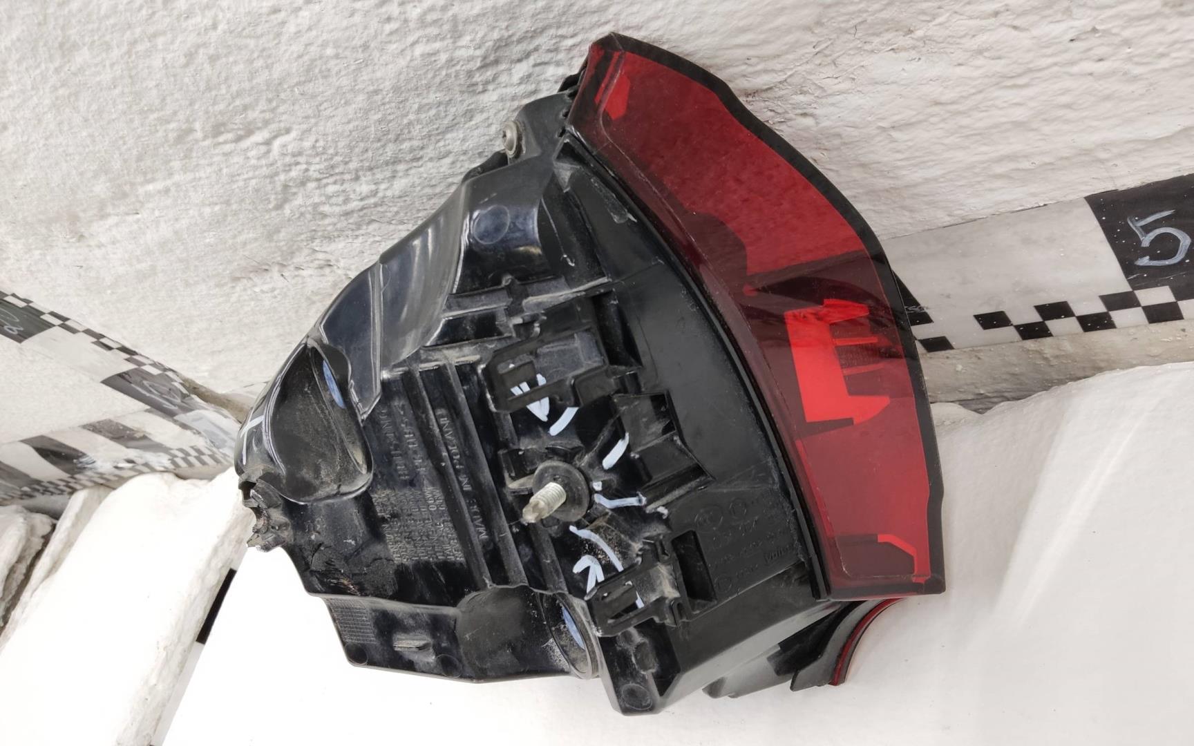 Фонарь задний внутренний левый