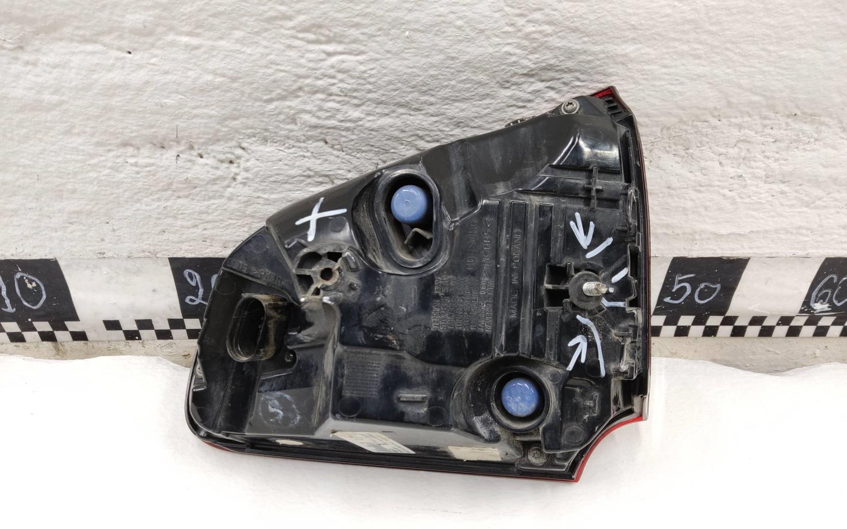 Фонарь задний внутренний левый