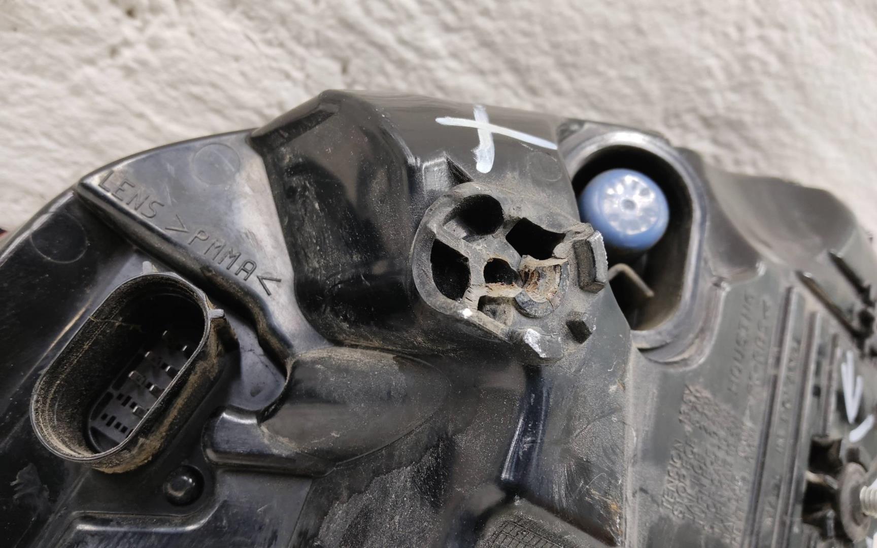 Фонарь задний внутренний левый