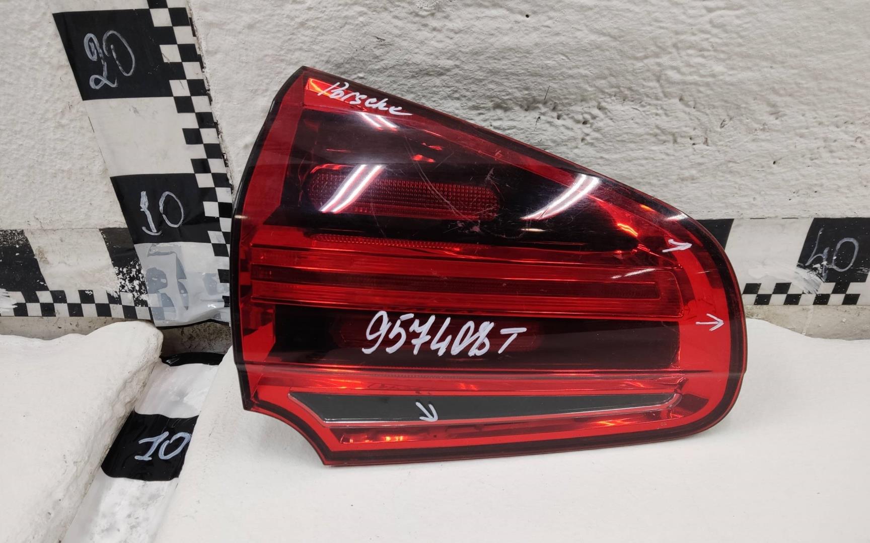 Фонарь задний внутренний левый