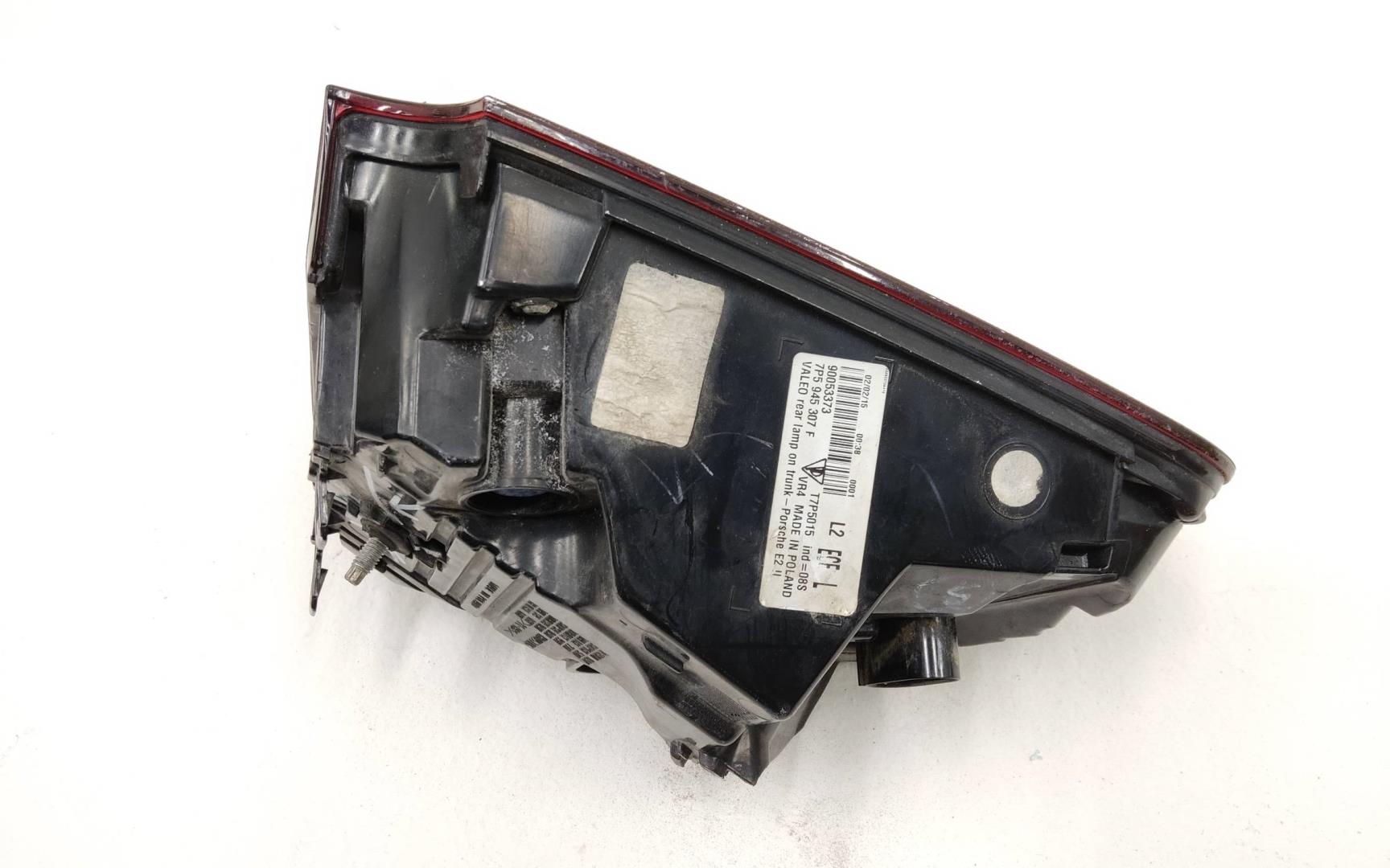 Фонарь задний внутренний левый