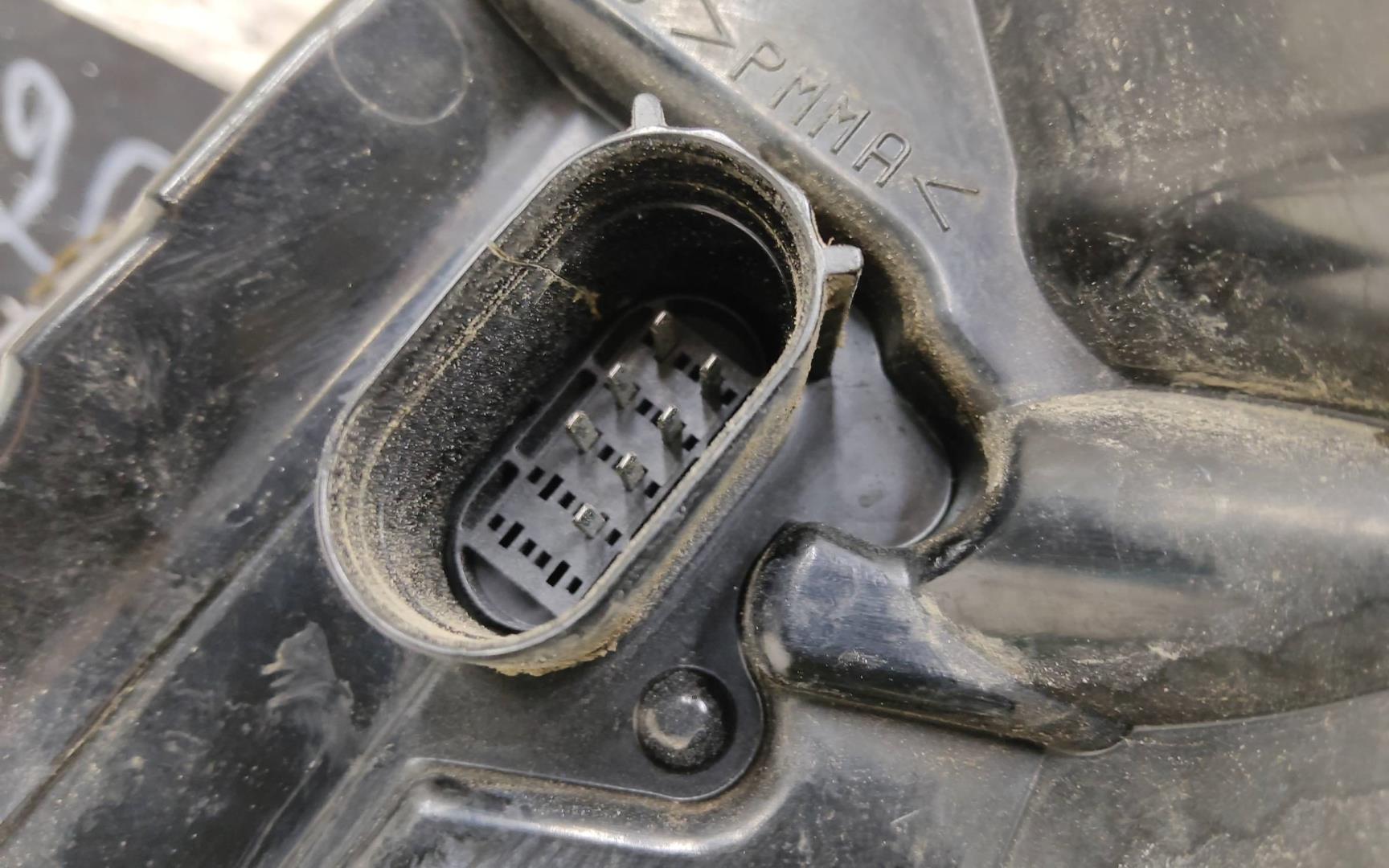 Фонарь задний внутренний левый