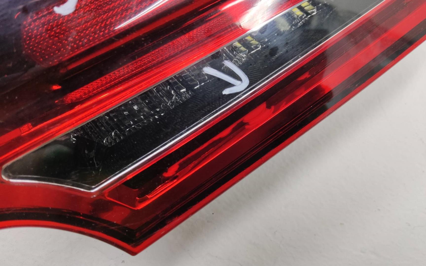 Фонарь задний внутренний левый