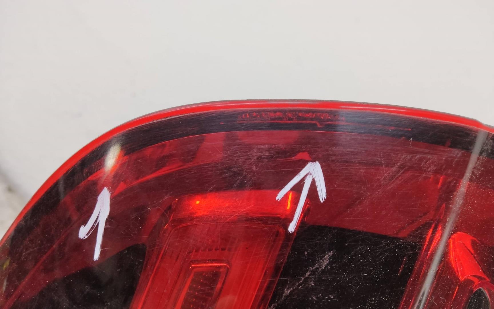 Фонарь задний внутренний левый