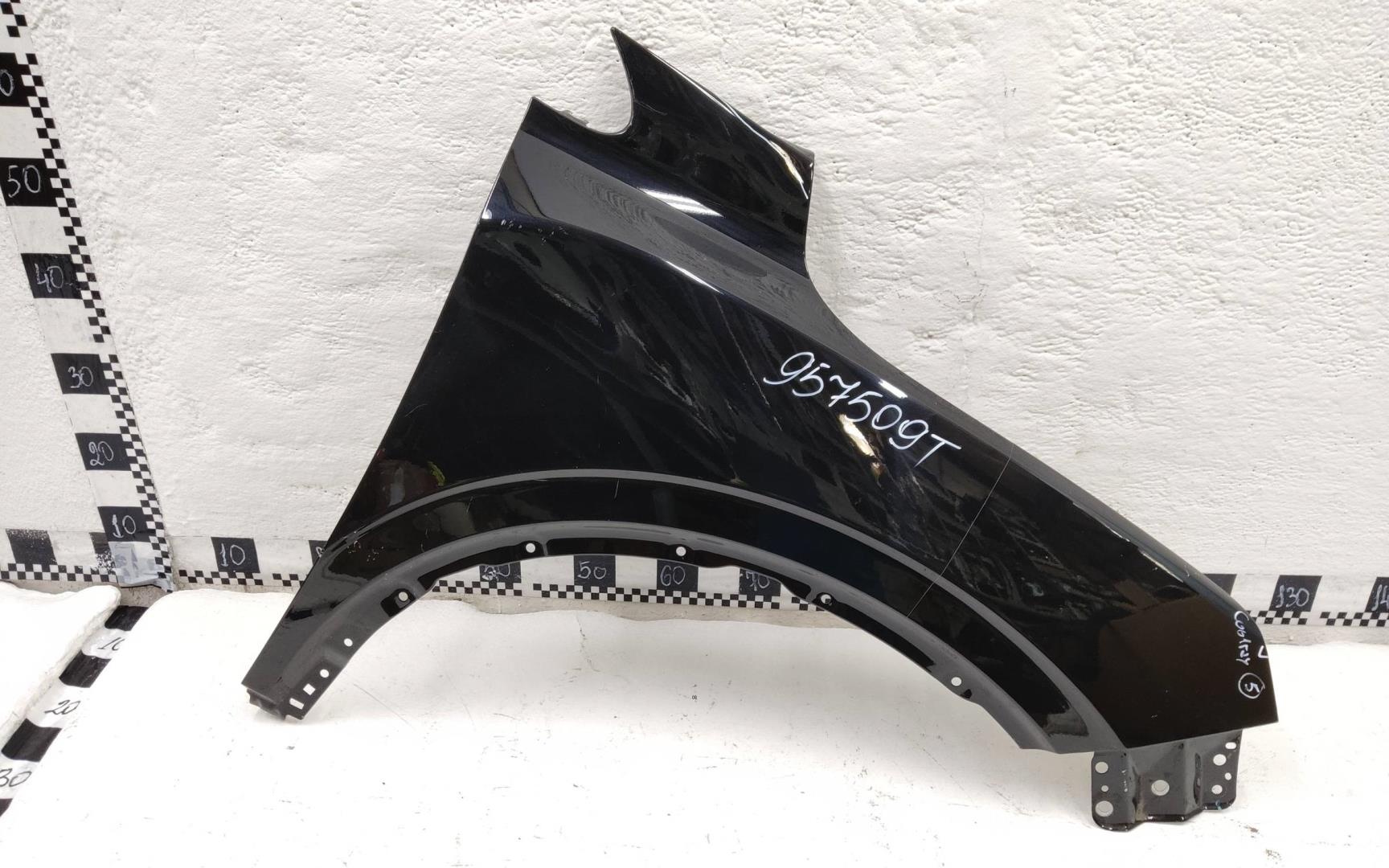 Крыло переднее правое