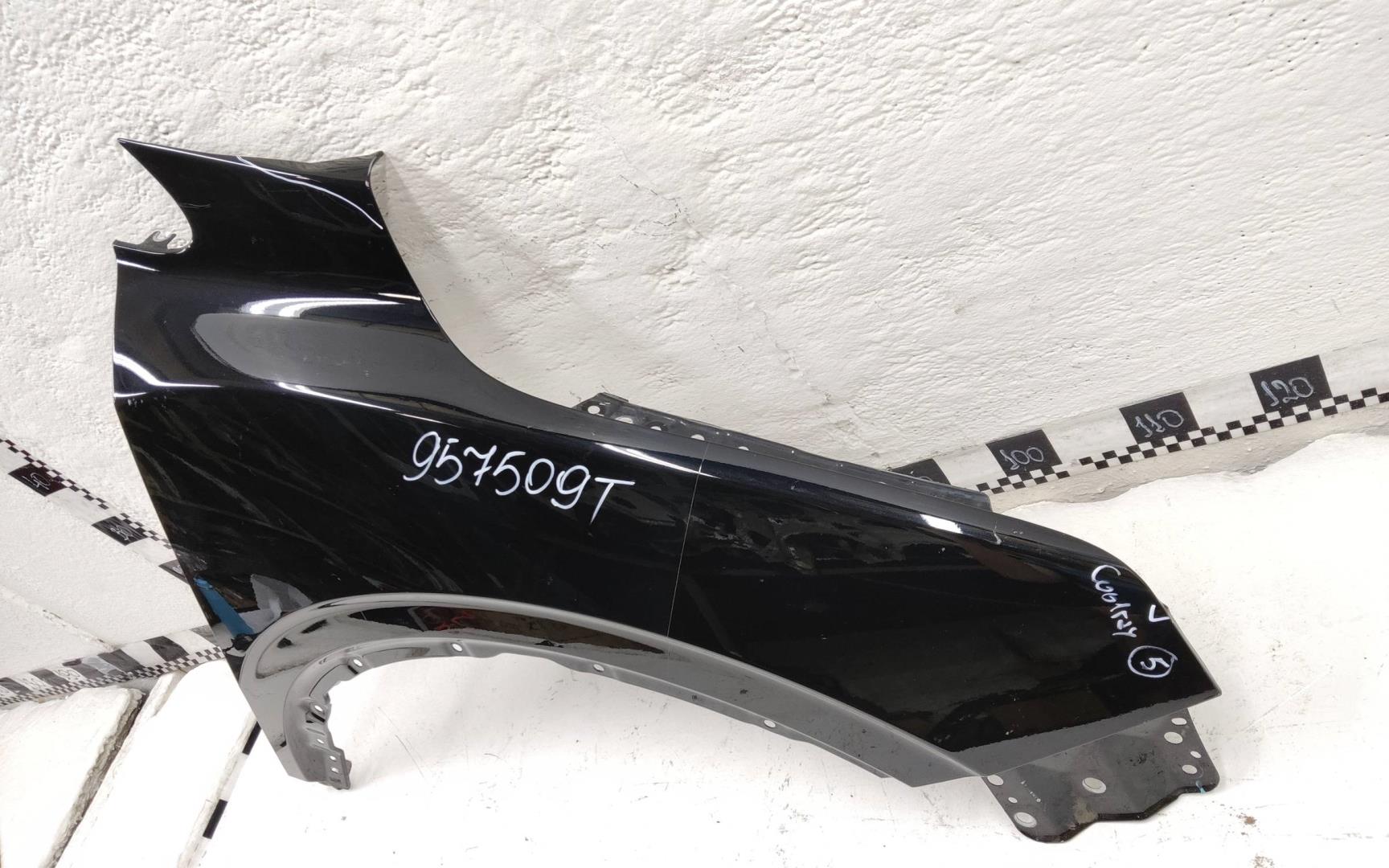 Крыло переднее правое