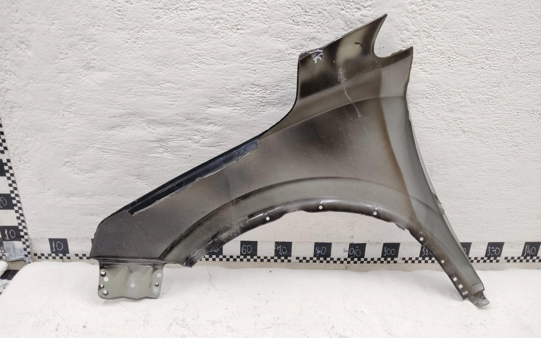 Крыло переднее правое