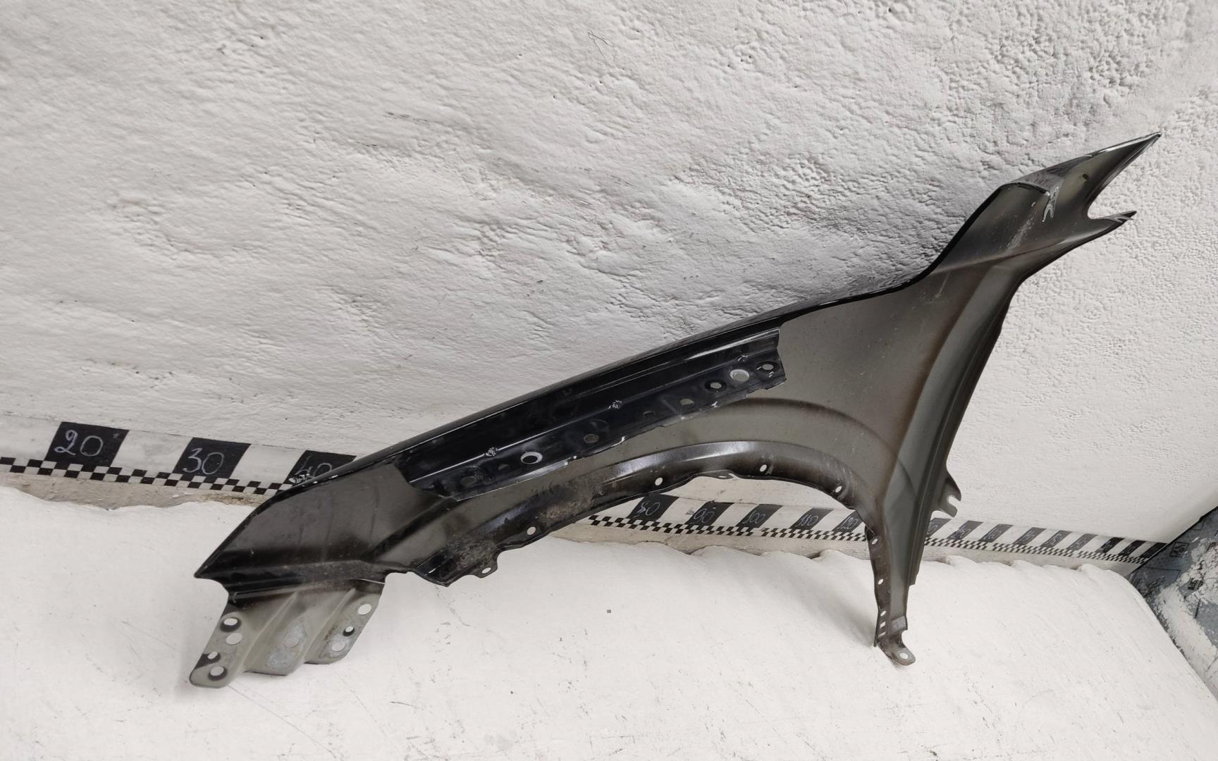 Крыло переднее правое