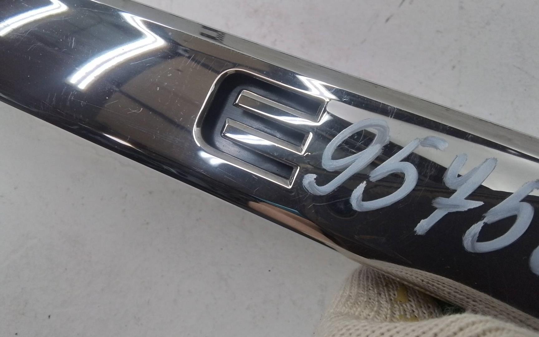 Накладка двери багажника