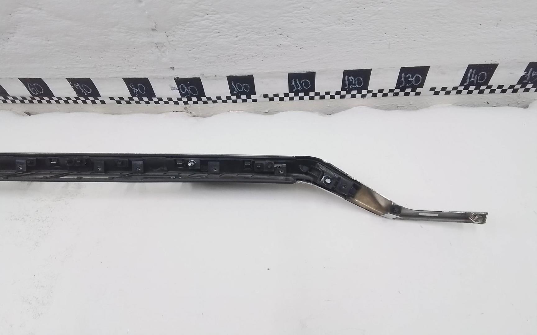 Накладка двери багажника