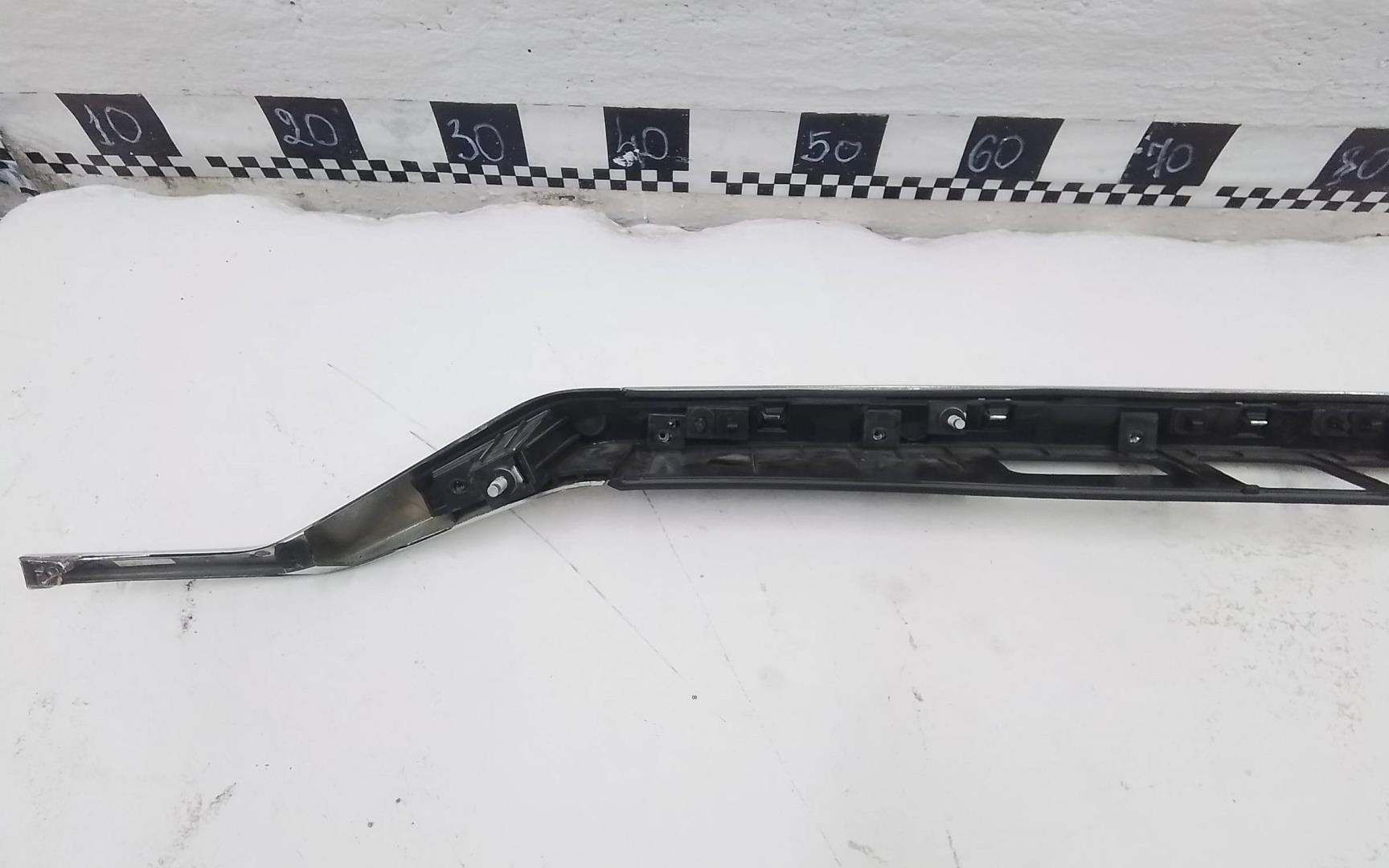 Накладка двери багажника