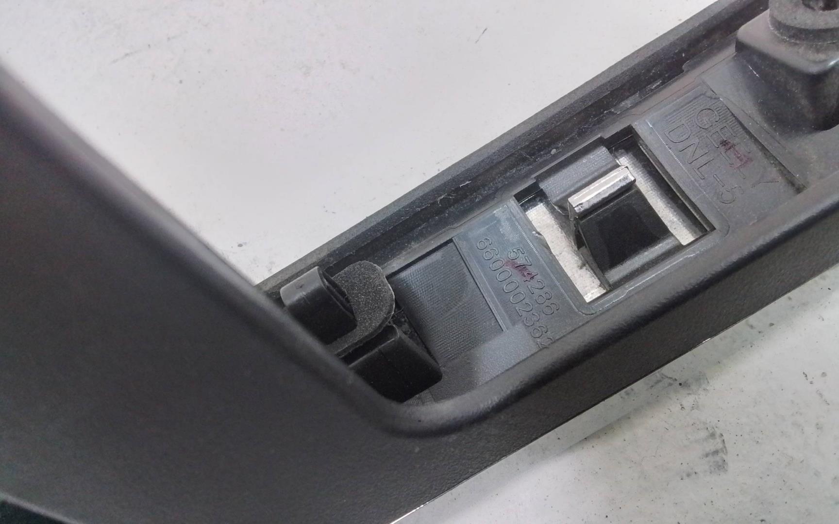 Накладка двери багажника