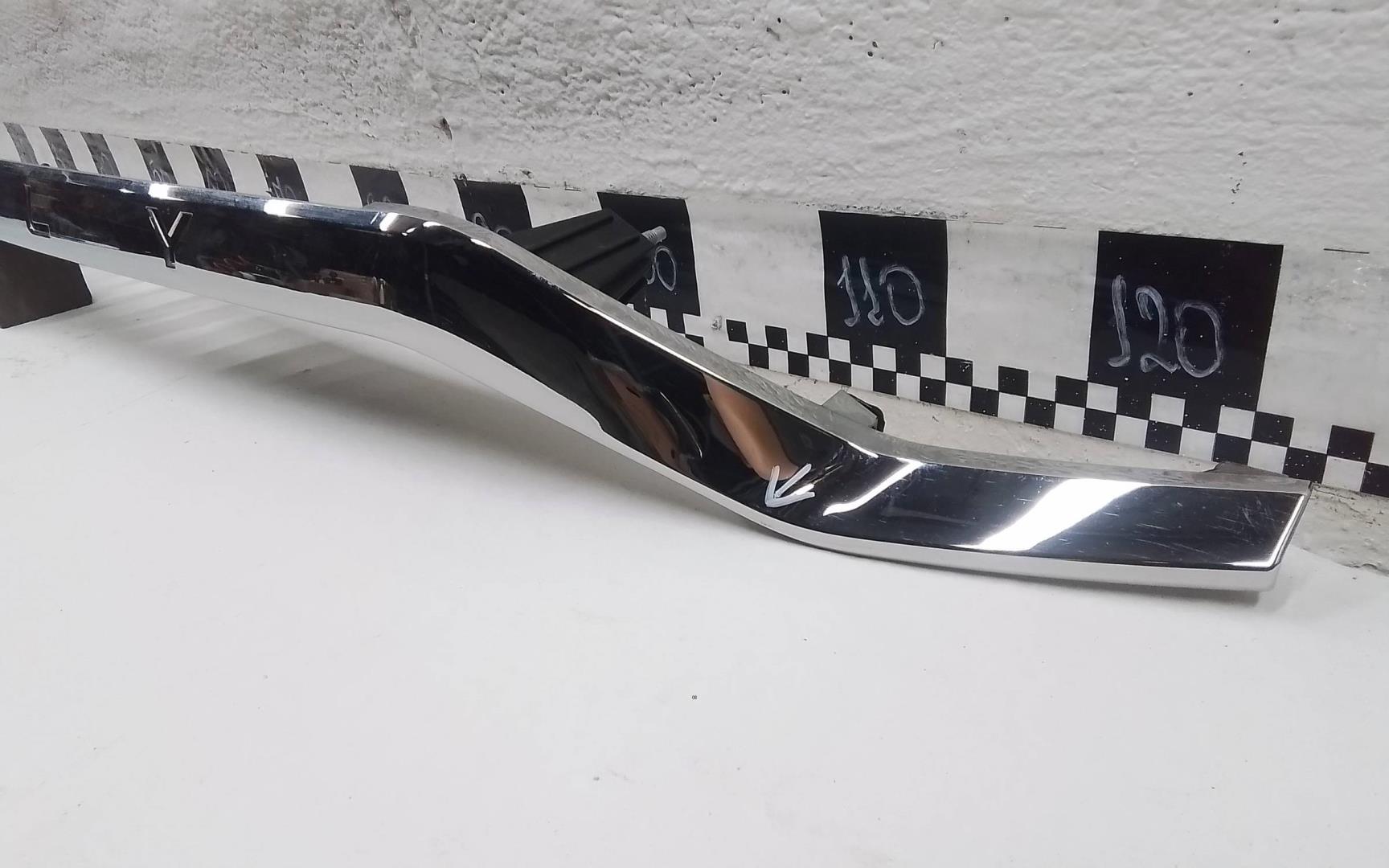 Накладка двери багажника