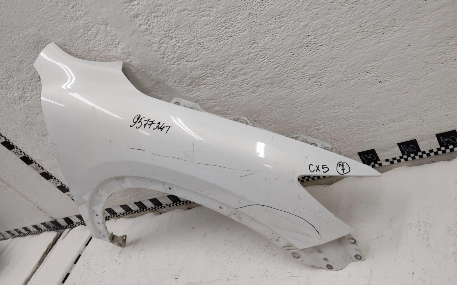 Крыло переднее правое