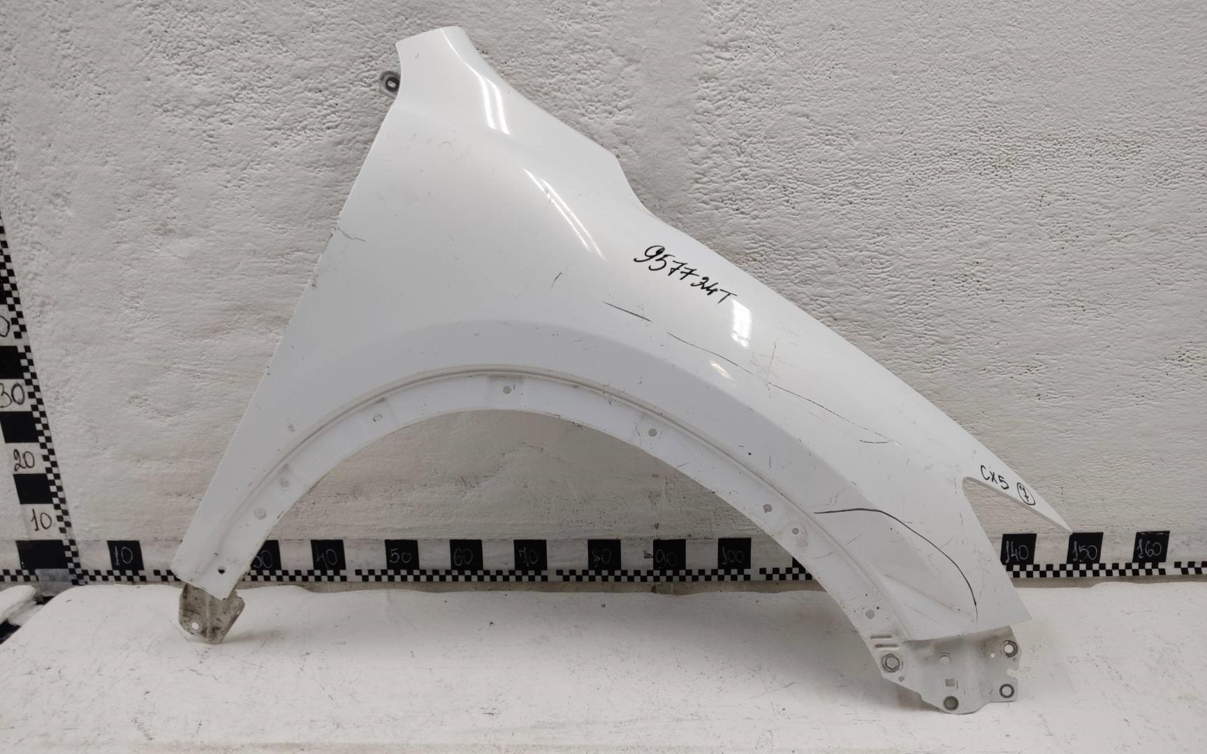 Крыло переднее правое