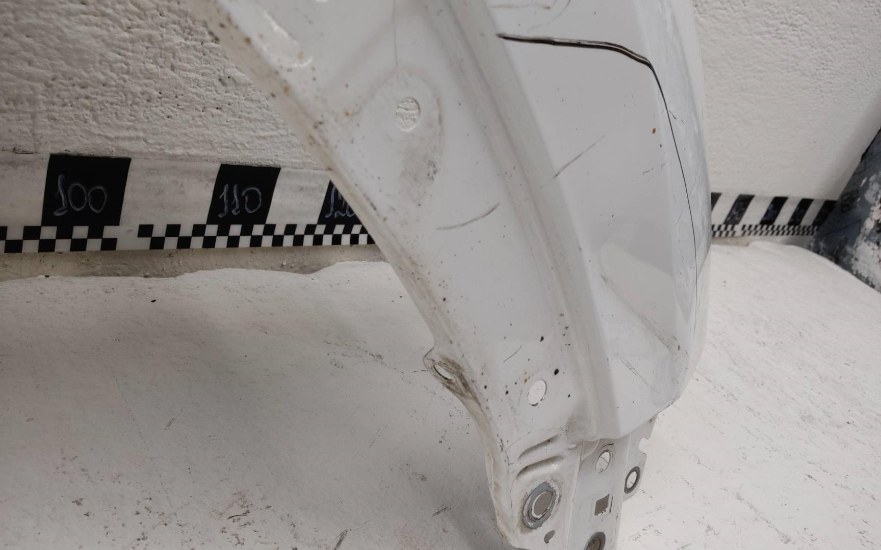 Крыло переднее правое