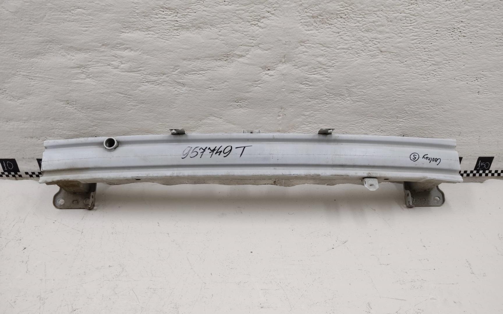 Усилитель переднего бампера