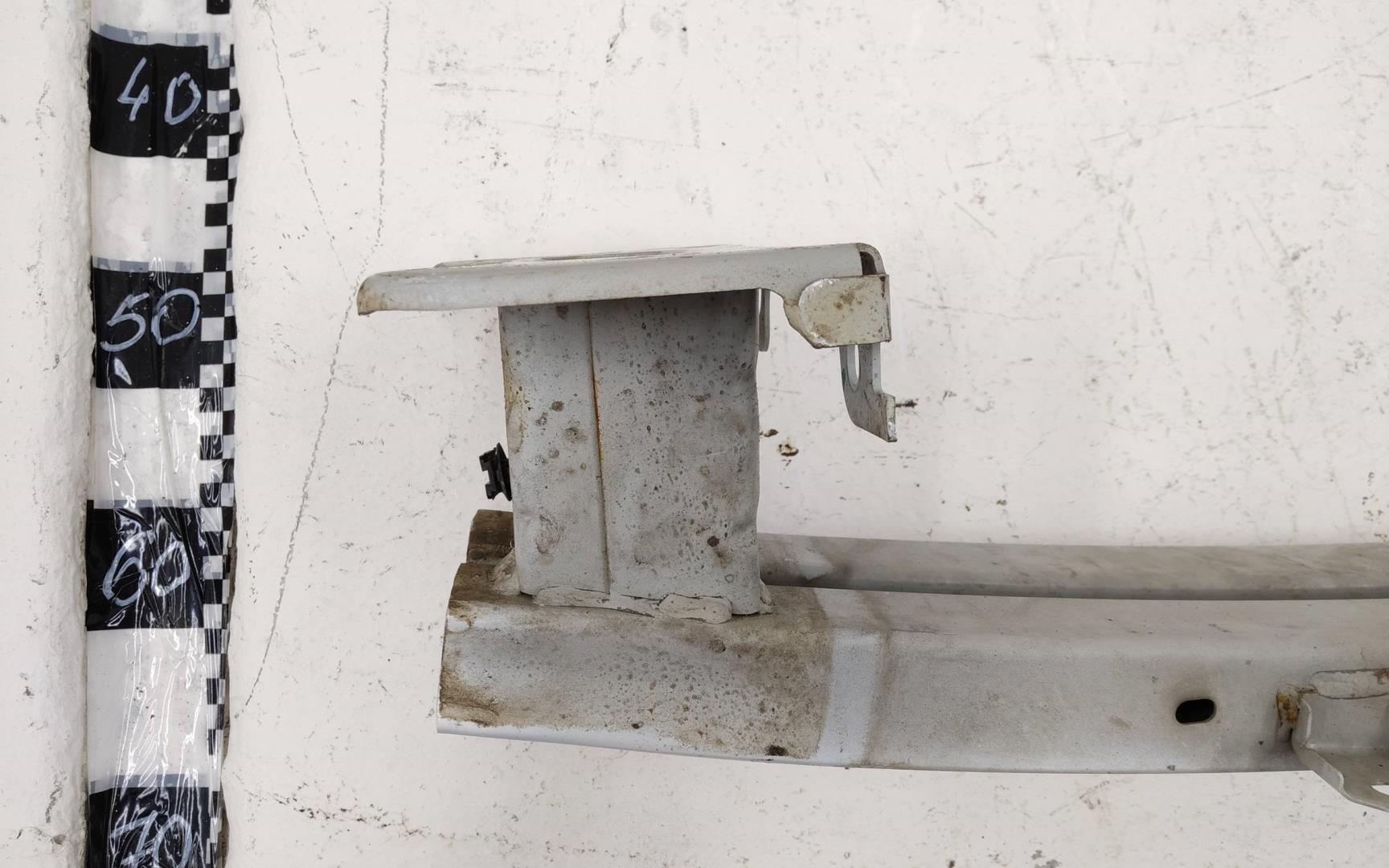 Усилитель переднего бампера