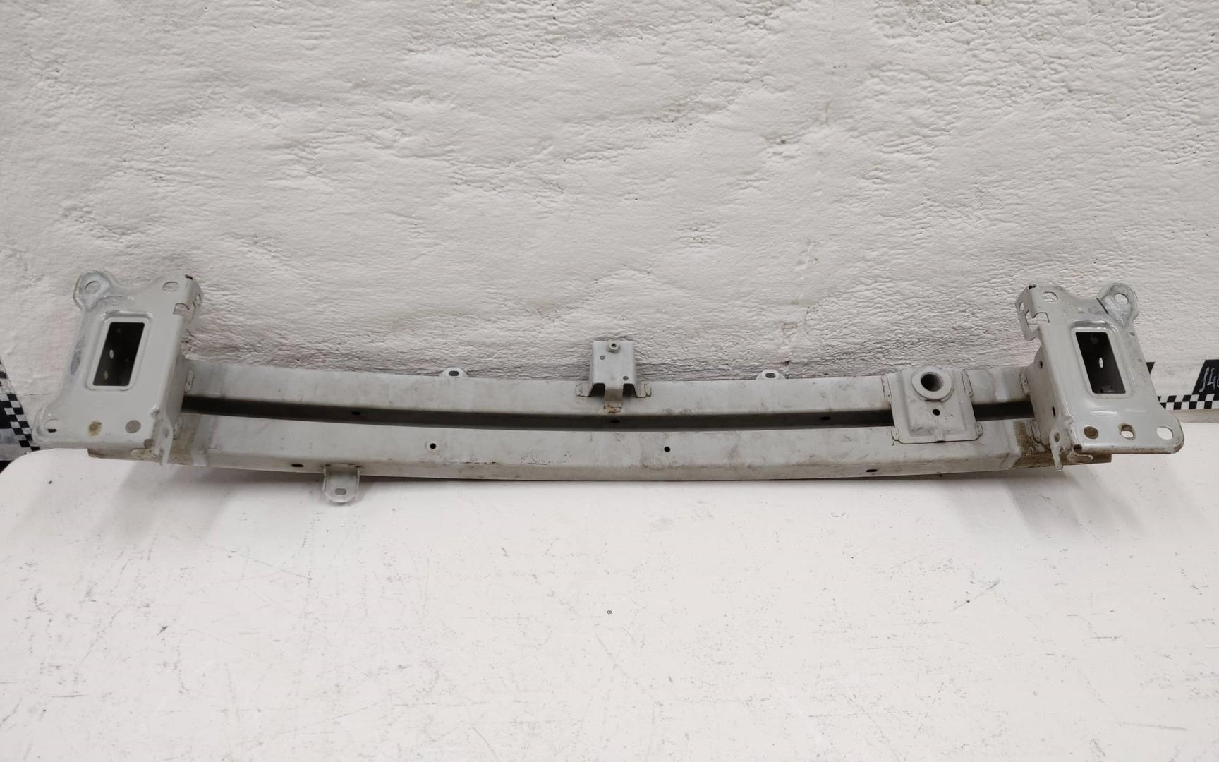 Усилитель переднего бампера